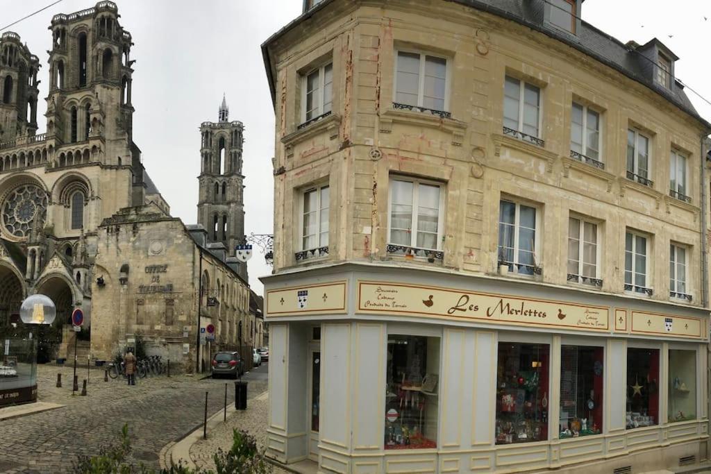 Suite De Charme Au Pied De La Cathedrale Laon Exteriör bild
