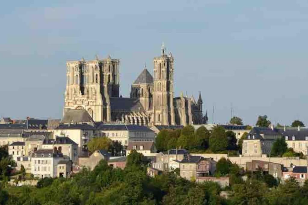 Suite De Charme Au Pied De La Cathedrale Laon Exteriör bild