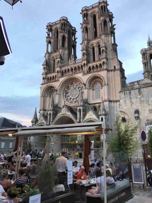 Suite De Charme Au Pied De La Cathedrale Laon Exteriör bild
